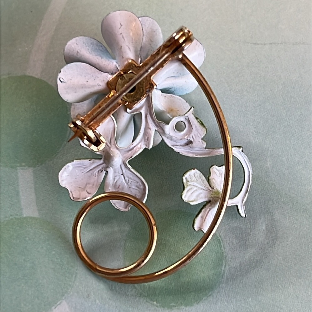 Lot of 4 vintage dainty brooches enamel, rhinestones, milk glass, embellishments - Picture 12 of 13